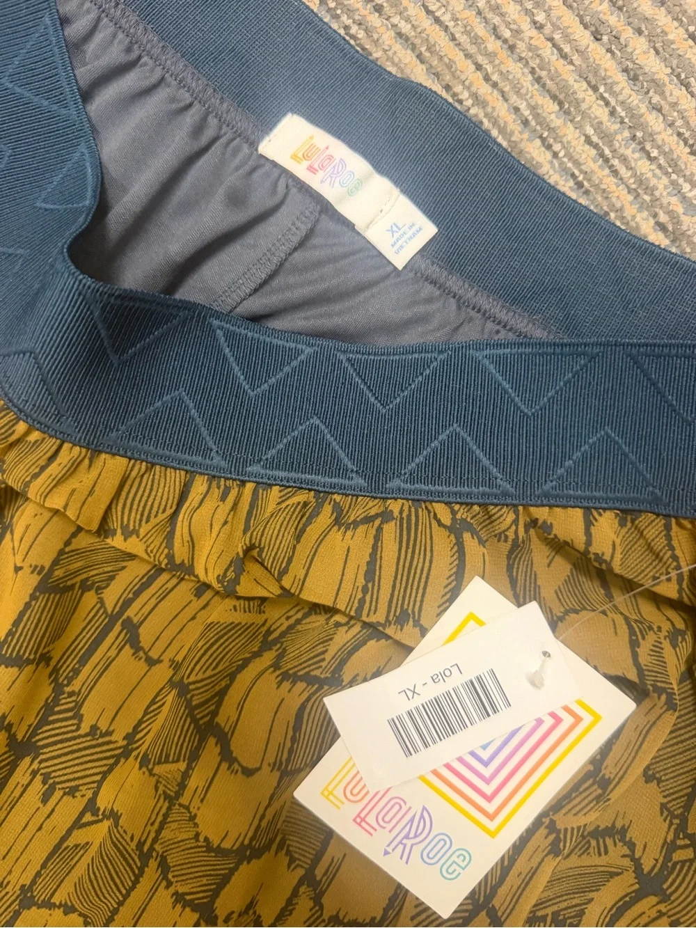 NWT LuLaRoe Lola Tan Navy Patterned Skirt Sz XL